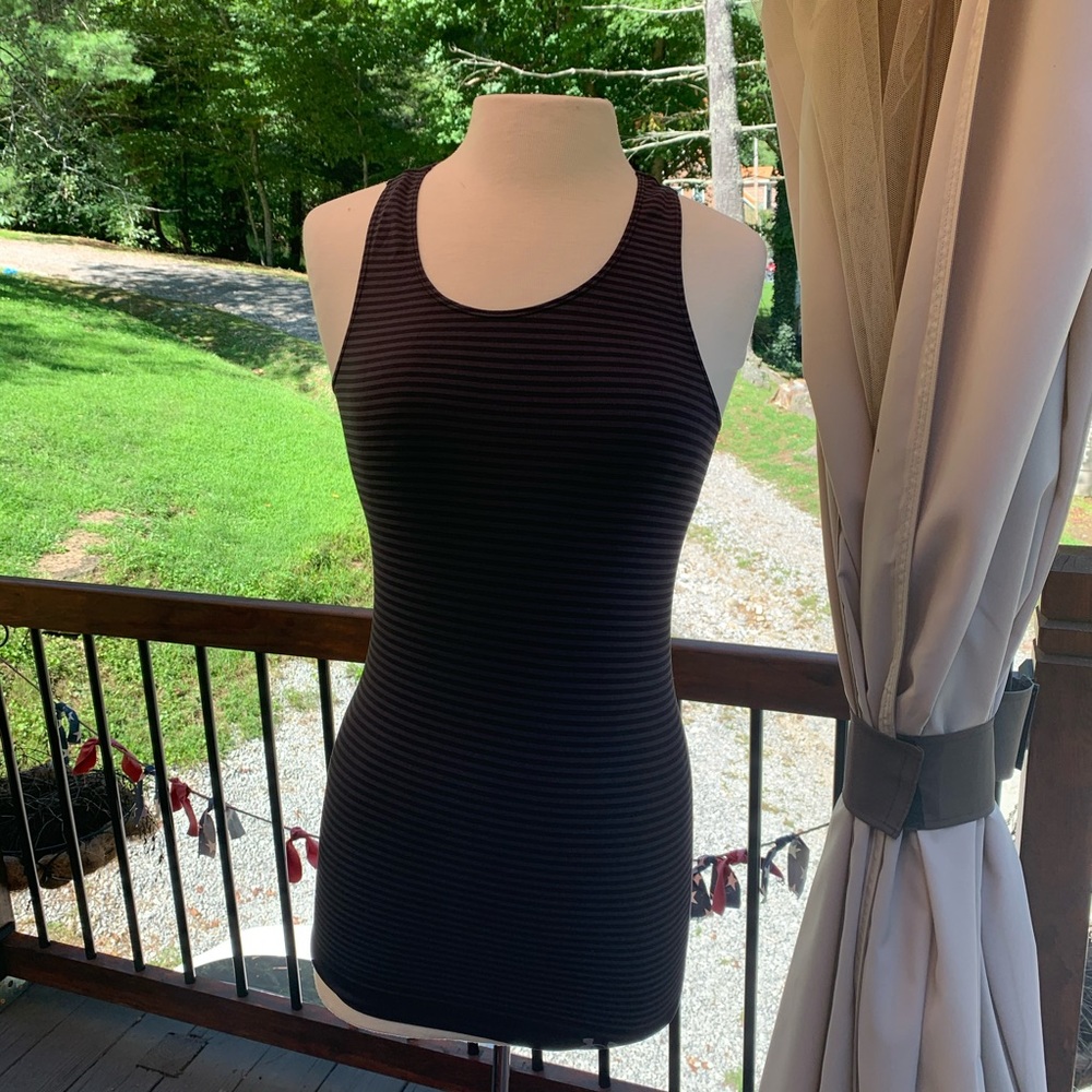 🖤 Under Armour heat gear black tank top small 🖤